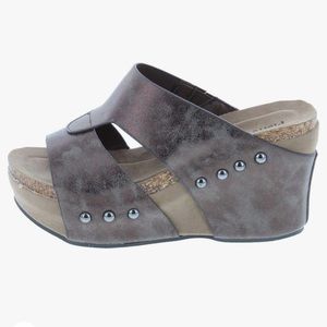 Pierre Dumas Women's Hester-7 Studded Platform Wedge